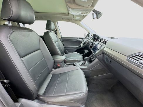 Used 2021 Volkswagen Tiguan SE FWD image 21