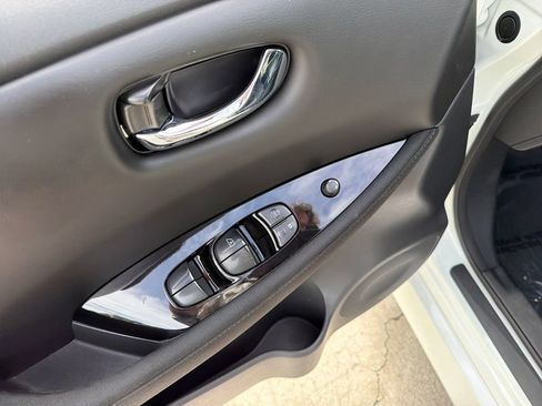 Used 2022 Nissan Leaf SV FWD image 18