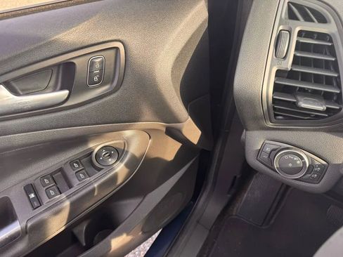 Used 2018 Ford Escape SE FWD image 18