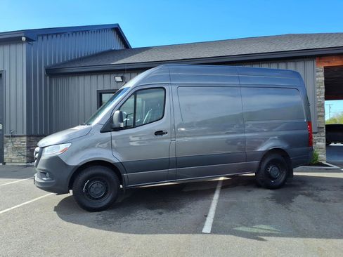 Used 2023 Mercedes-Benz Sprinter 2500 image 4