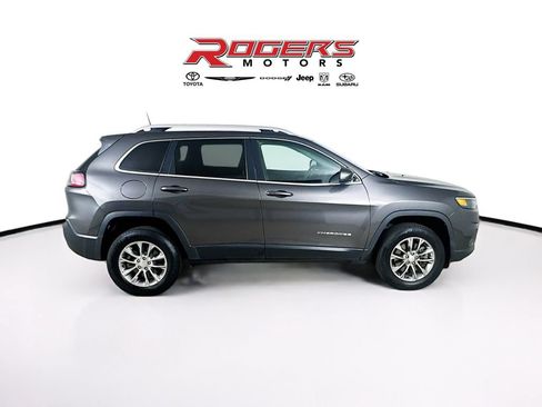 Used 2019 Jeep Cherokee Latitude Plus w/ Cold Weather Group AWD/4WD image 9