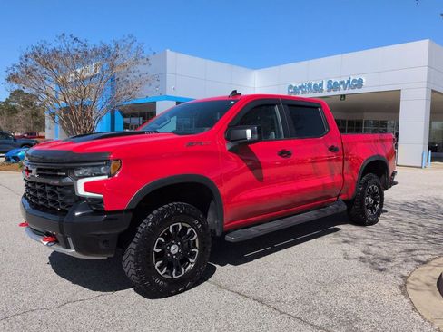 Used 2023 Chevrolet Silverado 1500 ZR2 w/ Technology Package AWD/4WD image 4