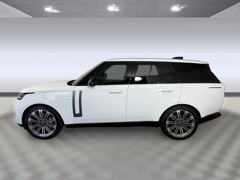 Used 2023 Land Rover Range Rover SE AWD/4WD image 2