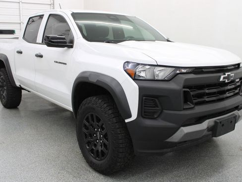 Used 2023 Chevrolet Colorado Trail Boss image 4