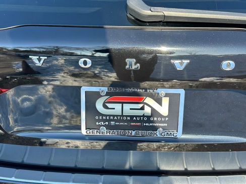 Used 2022 Volvo XC60 B5 Momentum w/ Climate Package image 36