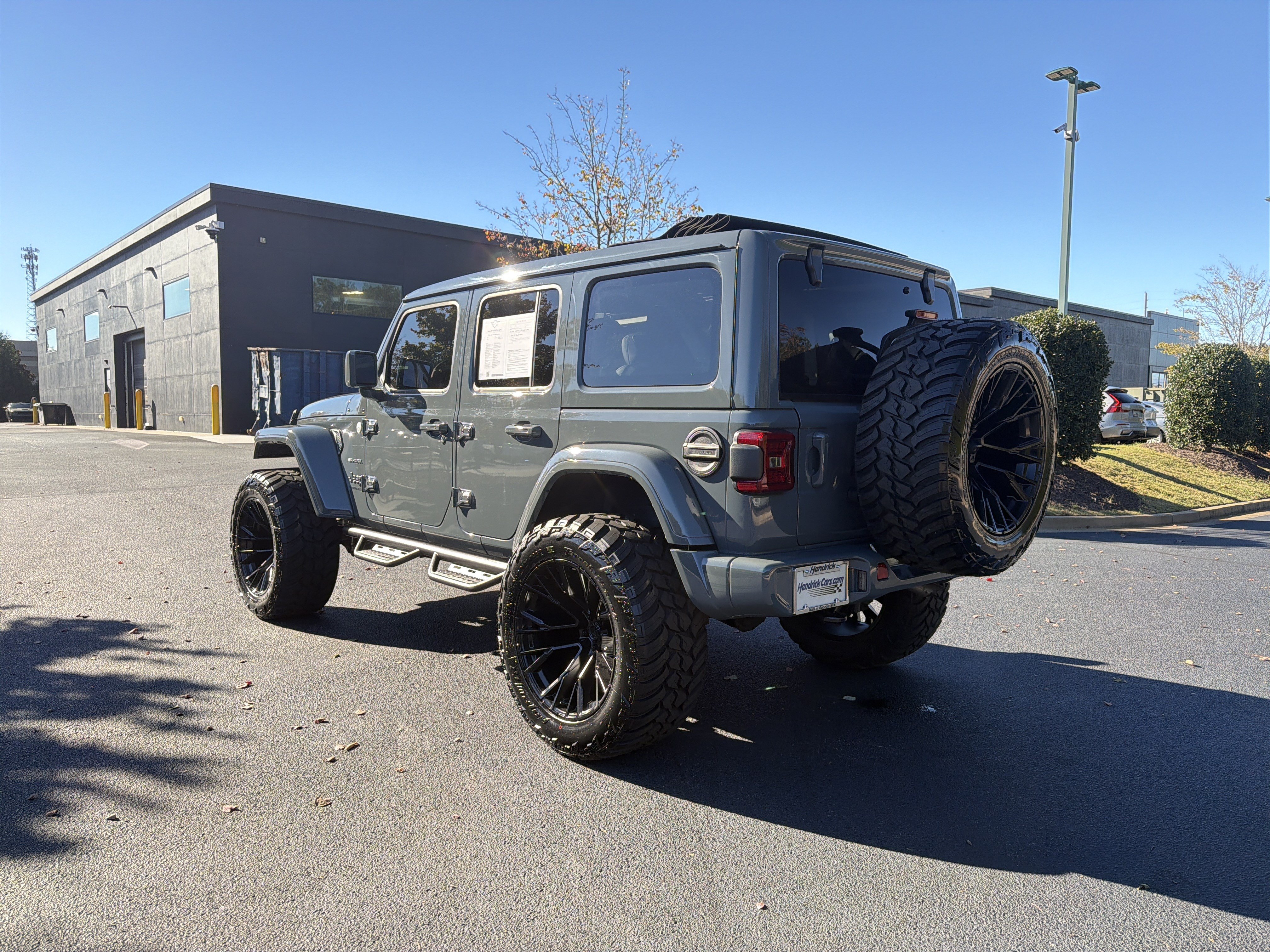 Used 2024 Jeep Wrangler Unlimited Sahara AWD/4WD image 15