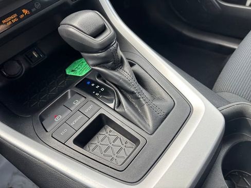 Used 2019 Toyota RAV4 LE w/ Carpet Mat Package FWD image 15