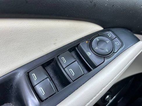 Used 2023 Buick Enclave Essence w/ Experience Buick Package FWD image 11