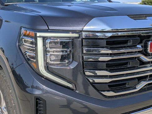 Used 2023 GMC Sierra 1500 SLT w/ SLT Premium Package AWD/4WD image 9