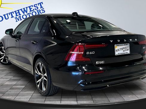 Used 2024 Volvo S60 B5 Core FWD image 5