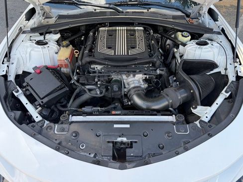 Used 2019 Chevrolet Camaro ZL1 RWD image 6