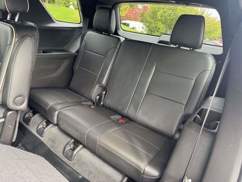 Used 2023 Chevrolet Traverse Premier image 13
