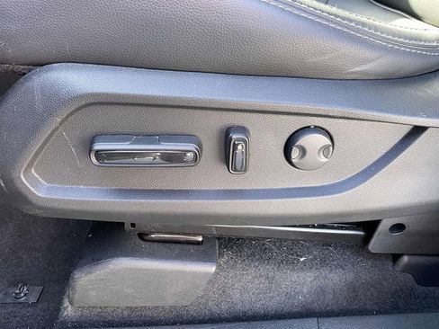 Used 2025 Honda Pilot Touring image 16