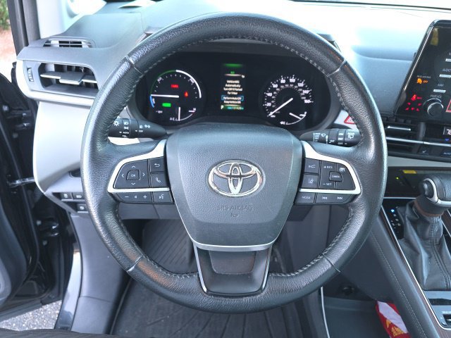 Used 2021 Toyota Sienna XLE w/ XLE Plus Package FWD image 6