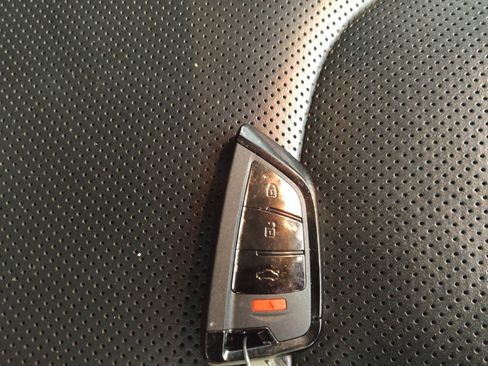 Used 2019 Jeep Cherokee Limited FWD image 32