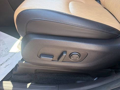 Used 2024 Kia Carnival LX FWD image 28