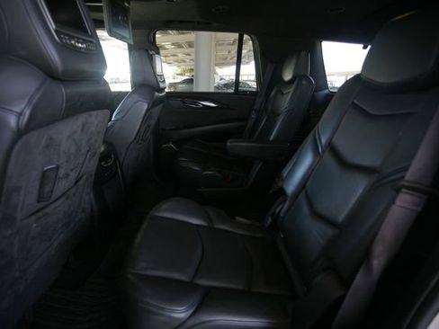 Used 2017 Cadillac Escalade Platinum image 34