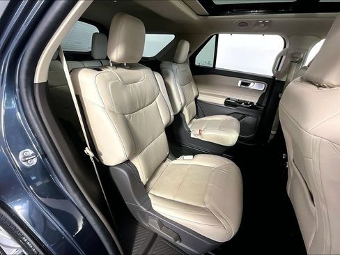 Used 2023 Ford Explorer Platinum w/ Technology Package AWD/4WD image 27