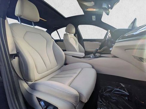 Used 2018 BMW 530e w/ Premium Package 2 image 22