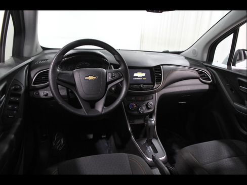 Certified 2018 Chevrolet Trax LS image 6