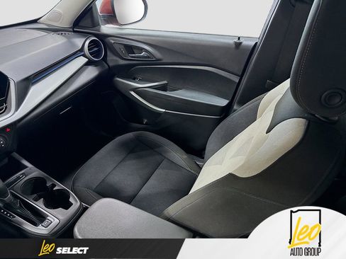 Used 2024 Chevrolet Trax LS w/ LS Convenience Package FWD image 22