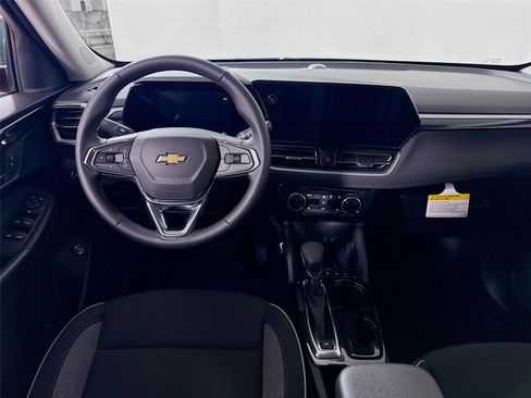 New 2026 Chevrolet TrailBlazer LT AWD/4WD image 2