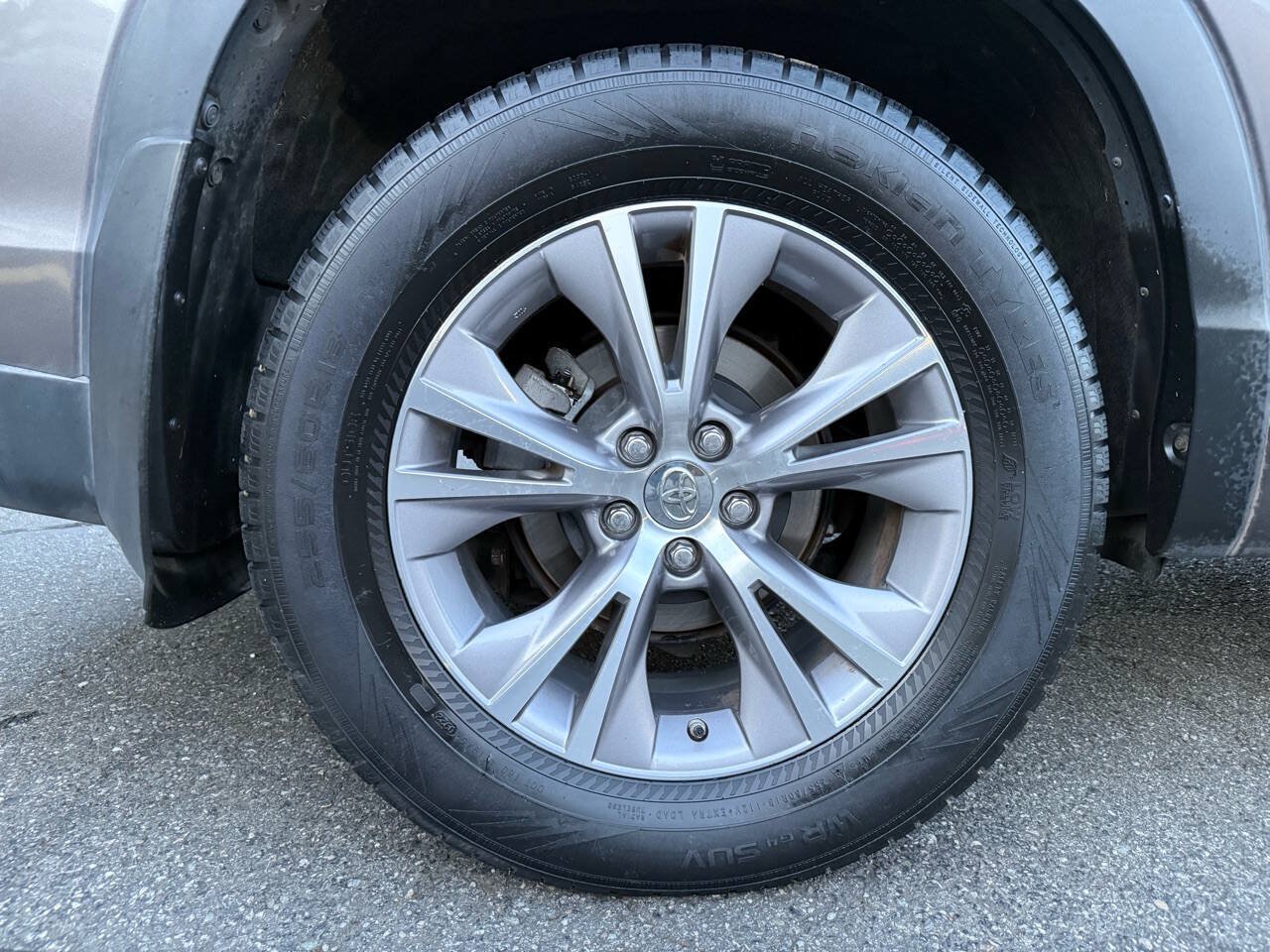 Used 2014 Toyota Highlander XLE AWD/4WD image 23