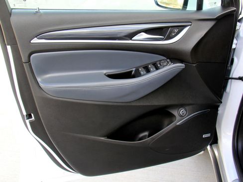 Used 2024 Buick Enclave Essence image 22