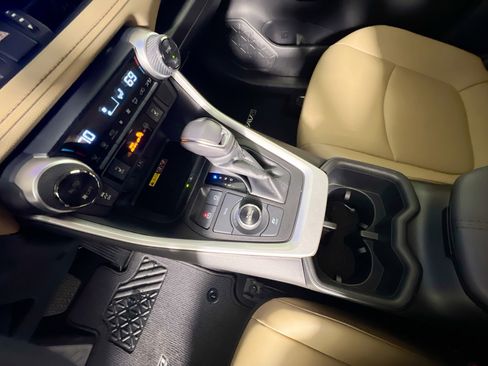 Used 2023 Toyota RAV4 XLE Premium image 26