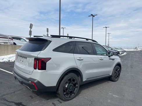 Used 2024 Kia Sorento X-Line EX image 2