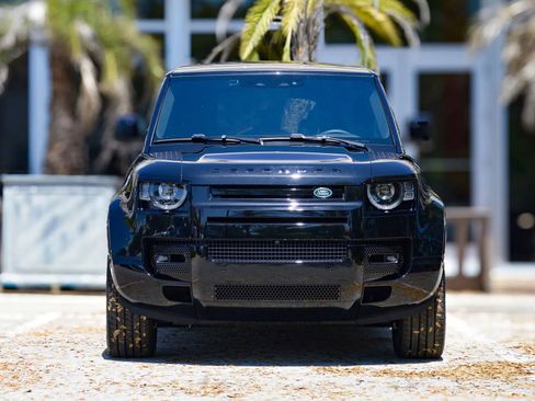 Used 2025 Land Rover Defender 130 V8 image 22