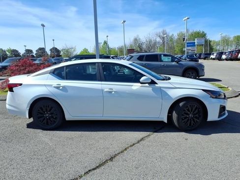 New 2026 Nissan Altima 2.5 SV image 2