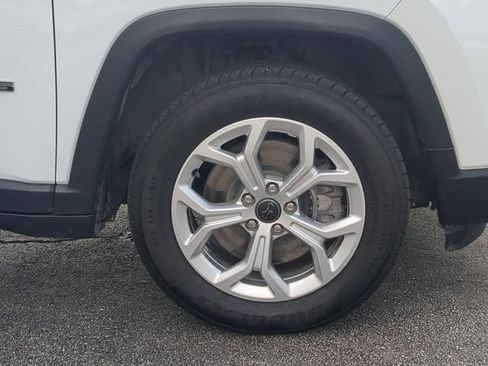Certified 2025 Jeep Compass Latitude AWD/4WD image 11