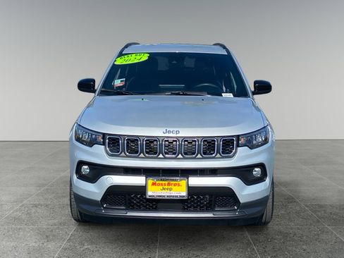 Used 2024 Jeep Compass Latitude AWD/4WD image 8