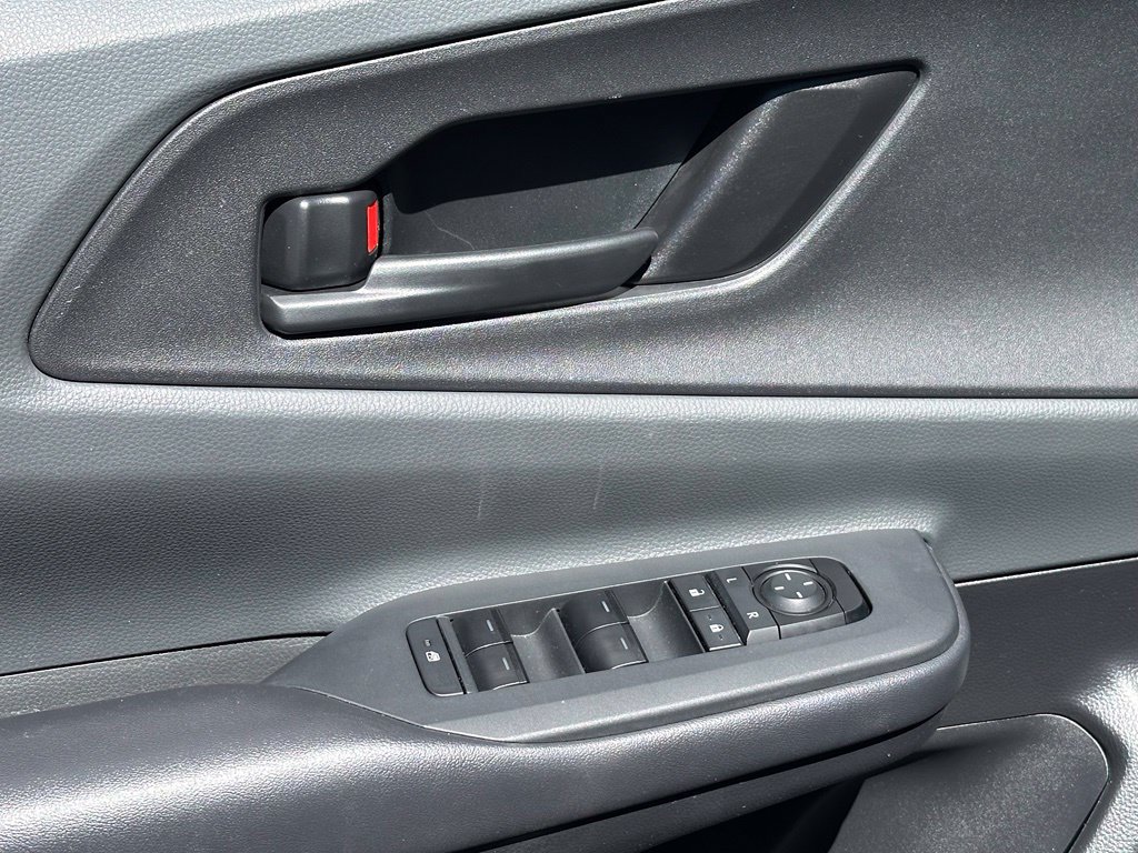 Used 2025 Toyota Prius LE FWD image 29