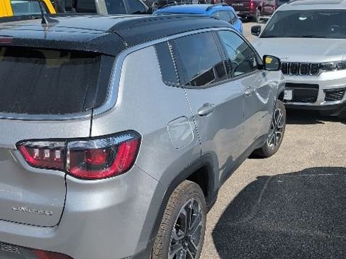 Used 2023 Jeep Compass Limited AWD/4WD image 4