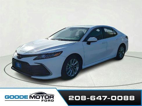 Used 2023 Toyota Camry LE image 3