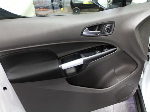 Used 2019 Ford Transit Connect XLT image 17