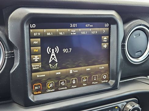 Used 2023 Jeep Wrangler Unlimited Sahara w/ Cold Weather Group AWD/4WD image 28