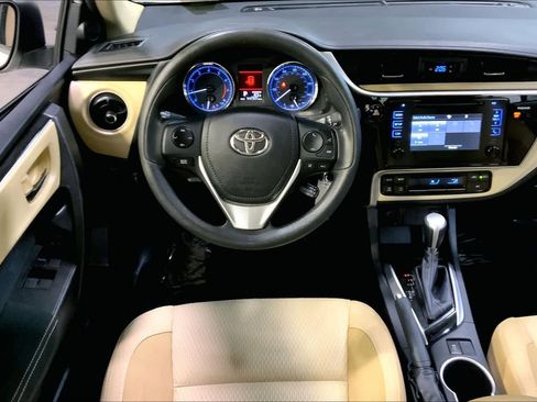 Used 2017 Toyota Corolla LE image 5
