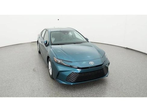 Used 2025 Toyota Camry LE FWD image 18