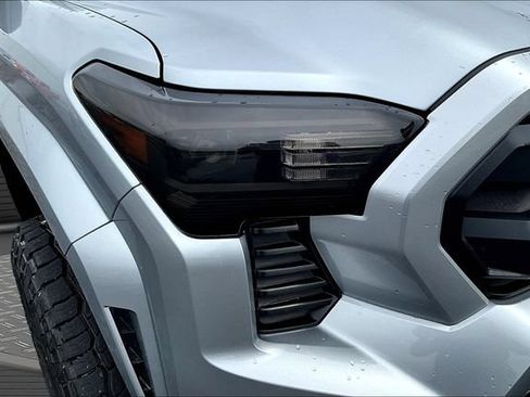Used 2024 Toyota Tacoma SR5 AWD/4WD image 32
