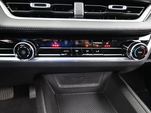 Used 2025 Chevrolet Equinox LT image 25