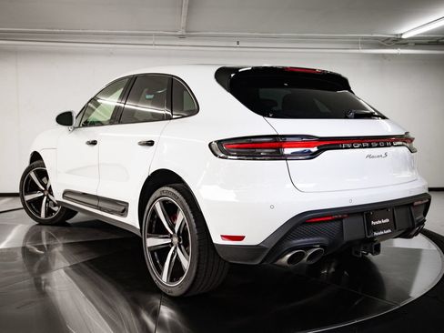 Certified 2024 Porsche Macan S AWD/4WD image 3