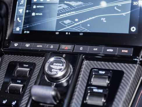 Used 2025 Aston Martin V8 Vantage Coupe image 22