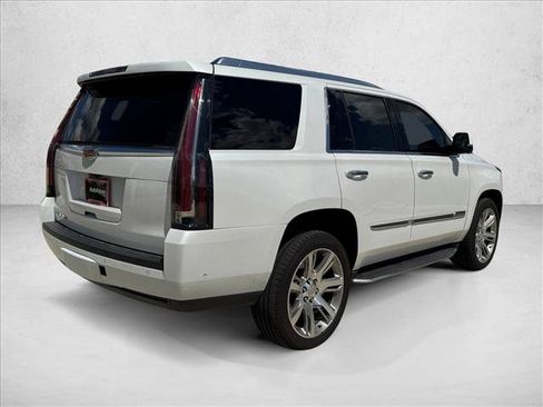 Used 2020 Cadillac Escalade Premium Luxury RWD image 5