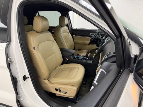 Used 2016 Ford Explorer Limited image 11