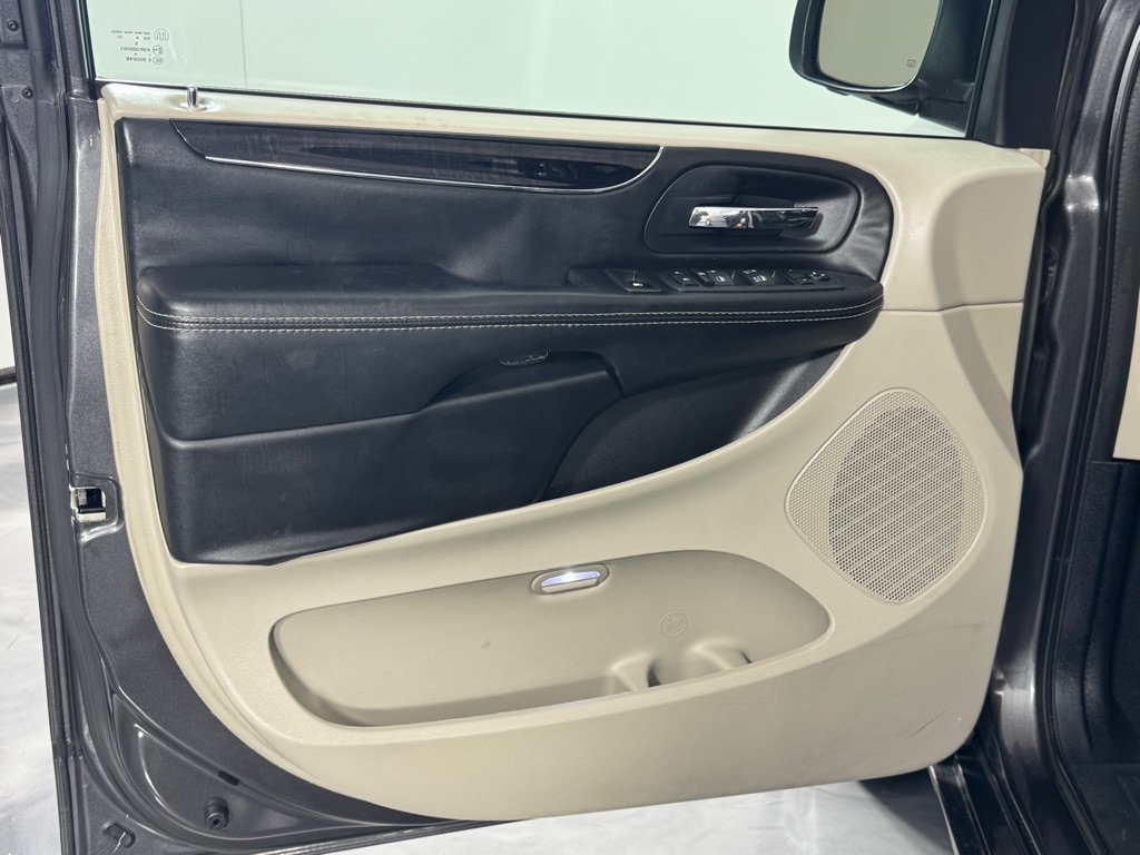 Used 2018 Dodge Grand Caravan SXT FWD image 10