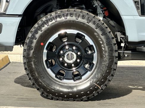 New 2026 Ford F350 Platinum w/ Tremor Off-Road Package image 24