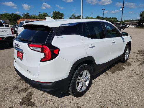Used 2024 GMC Terrain SLE image 8